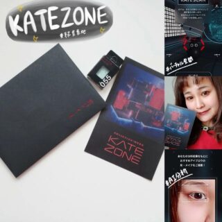 1月27日に「KATE」よりオープン✨バーチャルでのお買い物体験ができる『KATE ZONE』👜✨ 先日そちらの招待状が届き、体験させていただきました。 
空間のコンセプトは「秘密基地」🌿全体的にはKATEらしいブラックが基調となり、赤をアクセントに入れたような色合いの空間になっていて、いつもとはちょっと違う空間でのお買い物が楽しめます♪ 
カメラで自分の顔を撮影したあと、AIが顔の特徴点を84座標から測定してくれ、目・鼻・眉・唇の位置をパーツの幅の比率や顔の輪郭の特徴から分析してくれ、オリジナルの顔タイプに分類してくれます…👏😲
そしてKATEの製品の中から、アイシャドウパレット、単色アイシャドウ、リップ、ベースメイクアイテムなど、似合うコスメを提案してくれます♪ 
あくまで写真を撮る場所によってどう写るかなどもあるので、必ずこの診断の通り！というわけではないと思いますが、写真を撮るだけで自分磨きに必要な理想の眉の形やリップの色のおすすめ結果がでるので、自己分析の1つの指標になります☺️ 
また、こちらの投稿を見てくださった方には、『KATE ZONE』で購入した製品が送料無料になるクーポンコードもお伝えします📱
クーポンコード:myka2301 
体験のためのパスワードは【gozone】
ぜひ遊びに行ってみてください😌✨ 
#KATEZONE #KATE #ケイト #コスメ #美容 #バーチャル空間 #美意識 #女子力 #PR
@kate.tokyo.official
